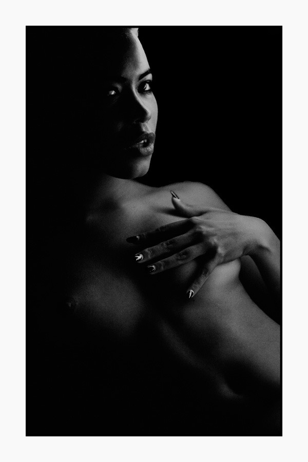 Sein caché - Oeuvre photographique de Jean Christophe Lagarde. Tirage photo fine Art en noir et blanc