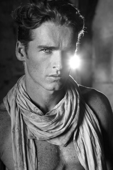 Portrait fitness de Gaël Laudet, mannequin homme, en noir et blanc